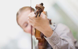 Girl playing the violin